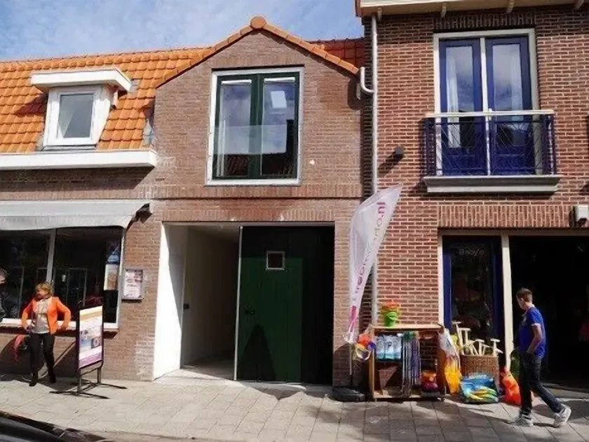 Komfortabel lejlighed med garage i centrum af Domburg, 100 meter fra havet. - Image 1