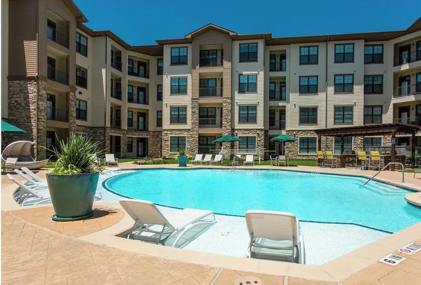 Landing Apartments Houston - Liberty Lakes - Image 1