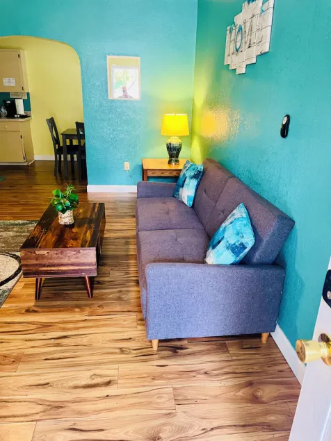 Brand new remodeled luxury apartment near park and marina! - Image 1