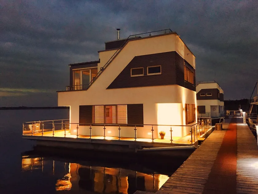 Floating 2 bedroom villa with fireplace and air conditioning - Image 1