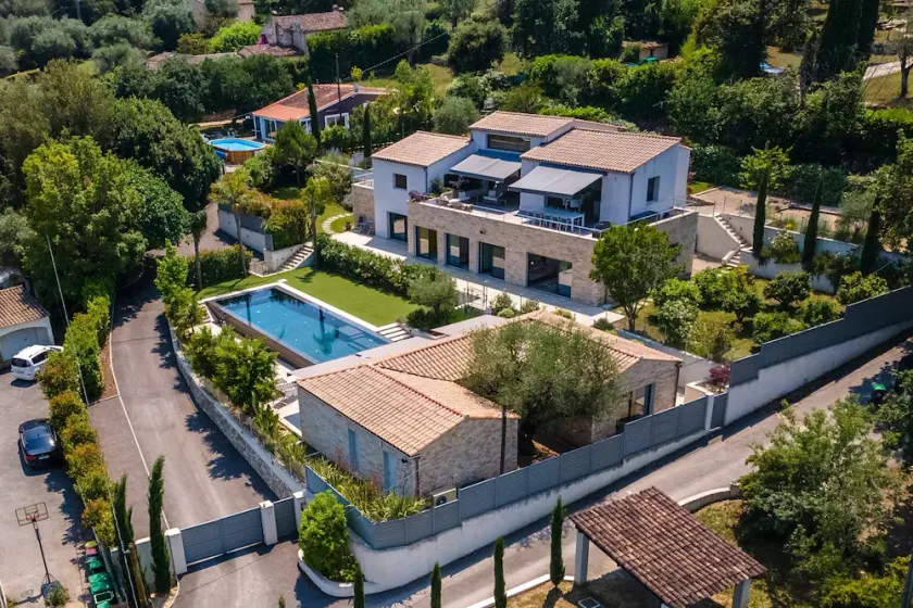 Luxury Villa with 15m Infinity Pool & Pool House - Image 1