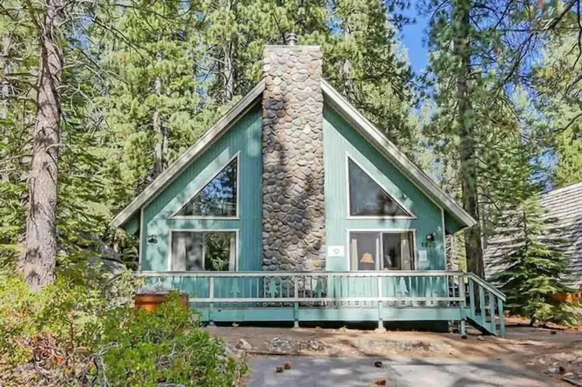 1870 Bella Coola Drive 3 Bedroom Cabin by RedAwning - Image 1