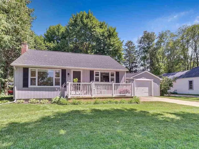 Nautical Themed - Downtown Boyne City Getaway Close to the Lake - Image 1