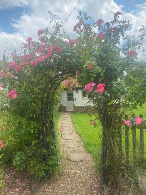 Dreamy Suffolk Country Cottage Escape - Image 1