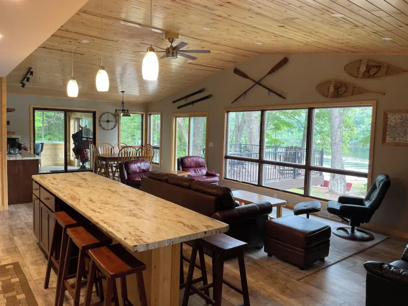 Waterfront cabin, sleeps 13, year round fishing on Chippewa Flowage in Hayward - Image 1