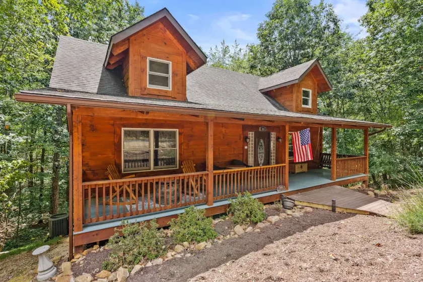 Beautiful LOG HOME-Poker & Pool Table, Xbox,  Firepit,Jacuzzi tub,Week Specials! - Image 1