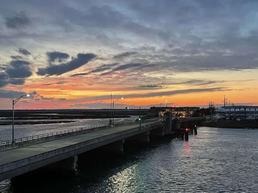 A pristine condo on the bay that comes with beautiful sunsets. - Image 1
