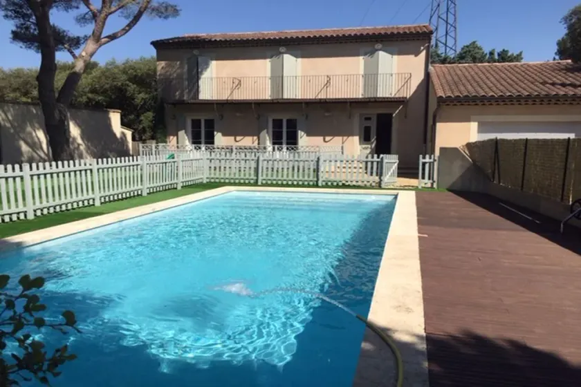 Quiet, non-isolated pool villa - Image 1