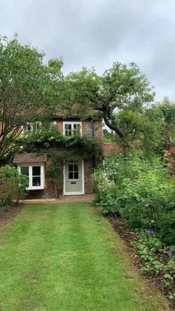 Cosy 18th Century Cottage.  Backs onto Golf Course, Village location. - Image 1