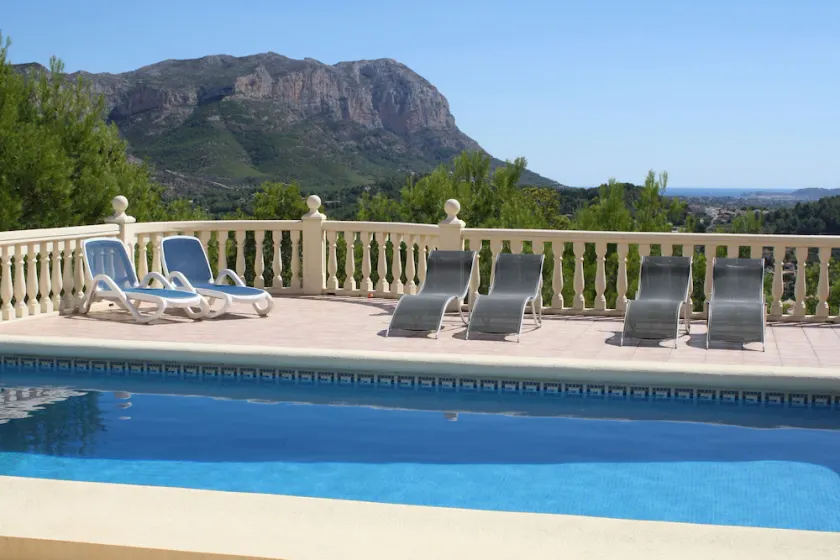 Villa, 8 sovplatser, privat pool, a/c, wifi, fab utsikt, städning inklusive - Image 1