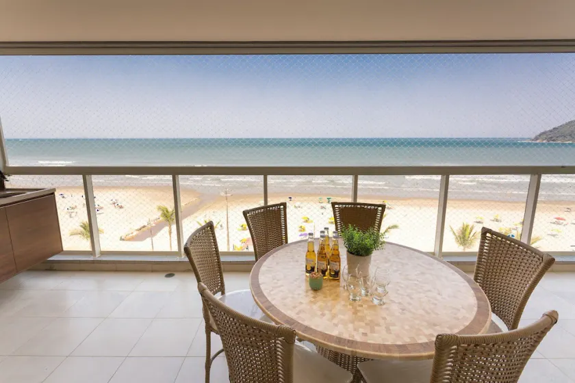 Bertioga | Vista Mar Incrível com Enxoval Completo - Image 1