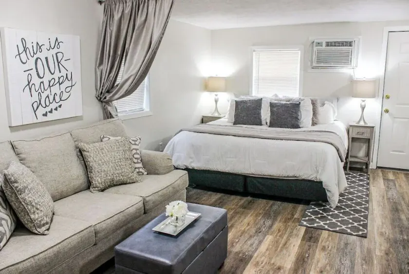Entire Cottage - Starkville - Conveniently Located - Image 1