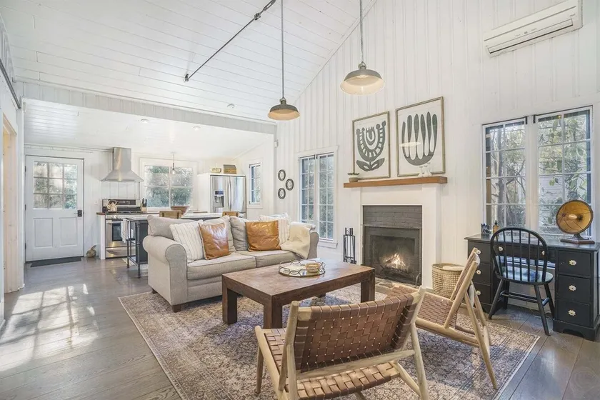 Birdie Cottage: Charming Saugatuck Cottage, Walk to Downtown, Screen Porch - Image 1