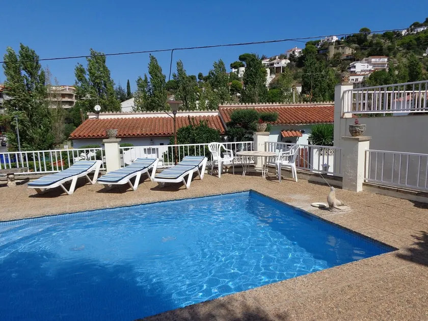 Jeg Villa med privat pool, stor have, veranda, terrasse og legeplads. - Image 1