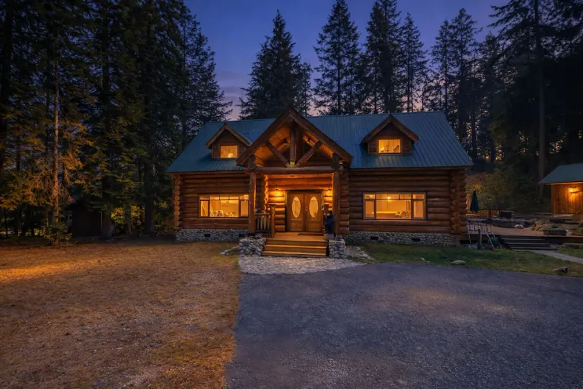 Soaring Pines Lodge by NW Comfy Cabins - Image 1