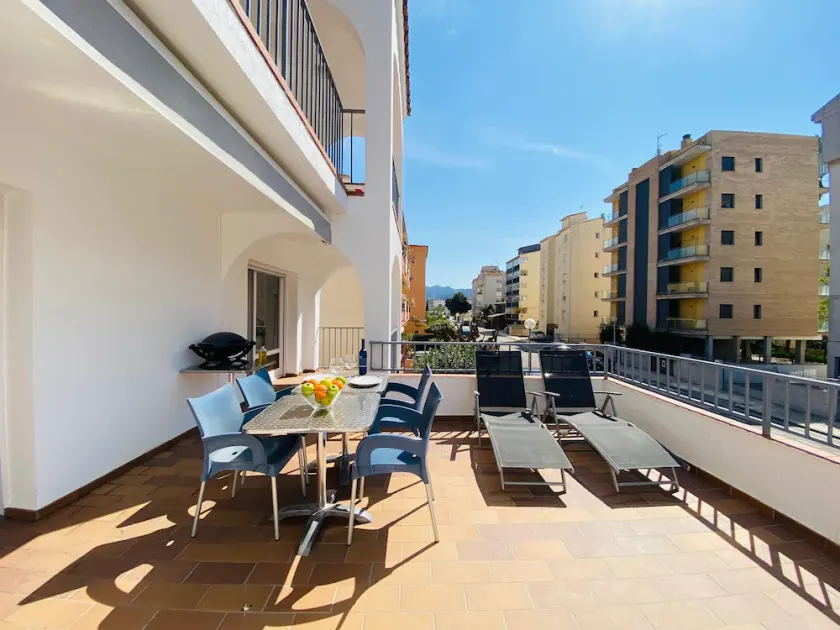 APARTAMENTOS AQUARIUM (1B) À COTÉ DE LA PLAGE. TERRASSE 30M2 AVEC BARBECUE. - Image 1