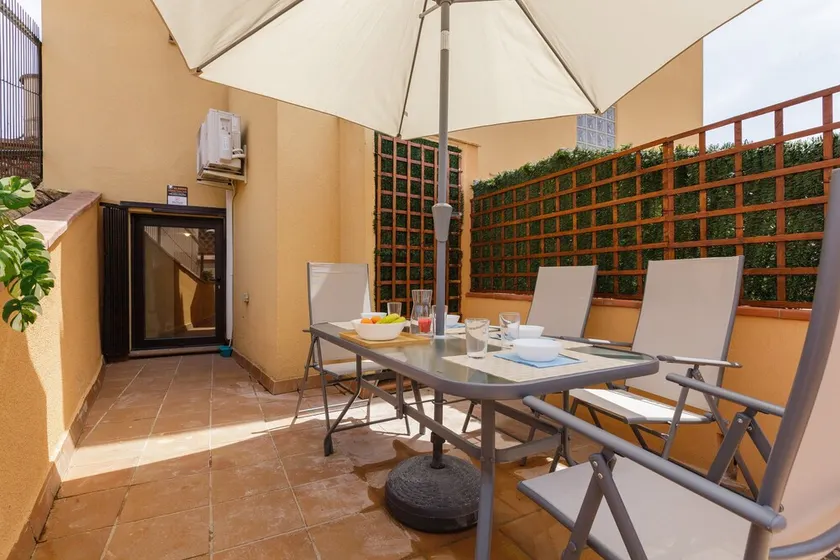 Ferienwohnung 'Sauc Beach' mit Privatterrasse, WLAN und Klimaanlage - Image 1