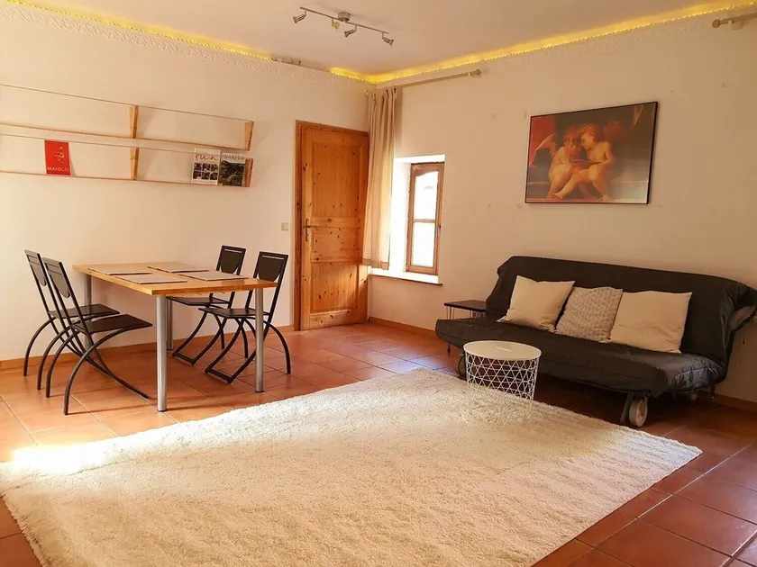 Beautiful Apartment with Country House Charm, Private Entrance & Outdoor Area - Image 1