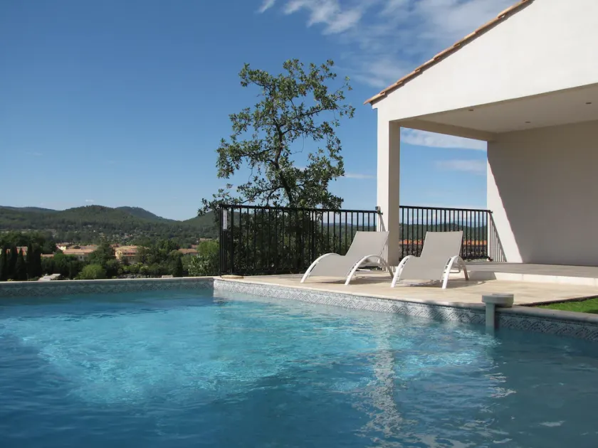 Villa med pool i centrum af Green Provence - Image 1
