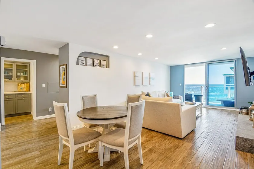 Beautiful, luxurious hideaway right on Carbon Beach in Malibu! - Image 1