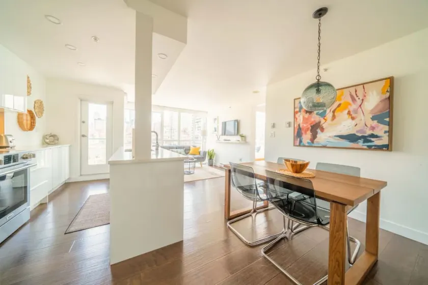 Sunset Beach Walk 2BD+2BA+1PRK Yaletown - Image 1