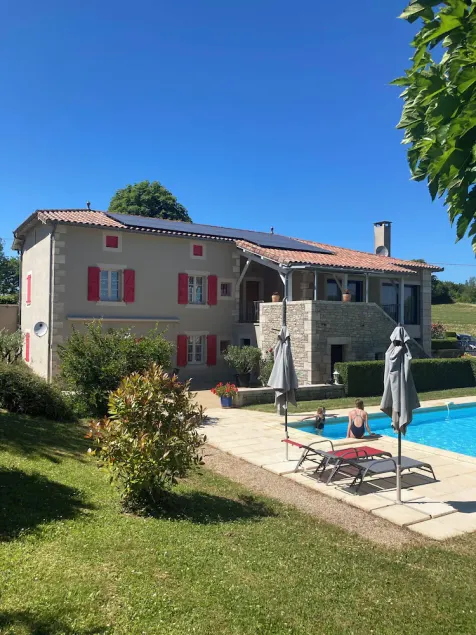 House, good services, pool, green setting, between Quercy and Rouergue - Image 1