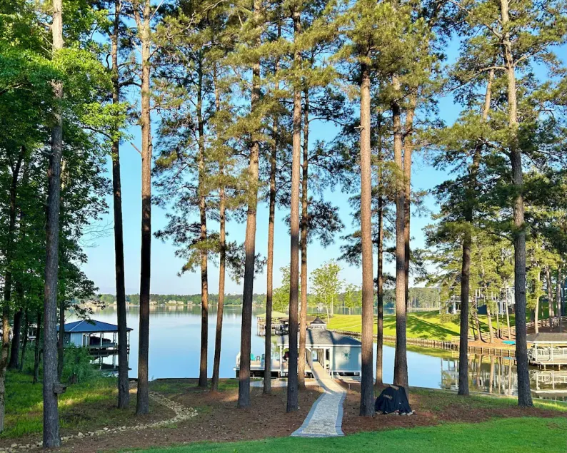 BEST SUNSET ON SINCLAIR ~ CLEAREST WATER, FLAT LOT & BIG WIDE OPEN VIEWS! - WiFi - Image 1