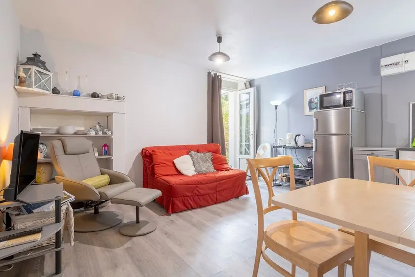 Holiday Apartment L'Eclose Ty Gwen with Private Terrace, Shared Garden – Bike-Friendly & Near GR34 - Image 1