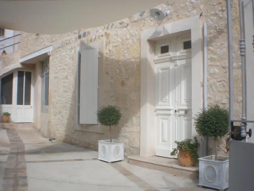 Home Pape - Cottage Court - Image 1