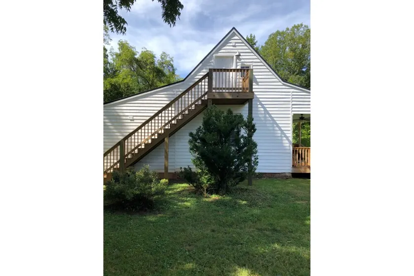 Oak Grove B&B Treehouse Queen Bed 2 Porches-Pet Friendly - Image 1
