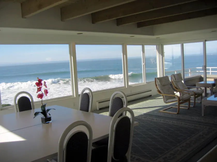 AwesomeView - Beachfront Luxury on the Water - Image 1
