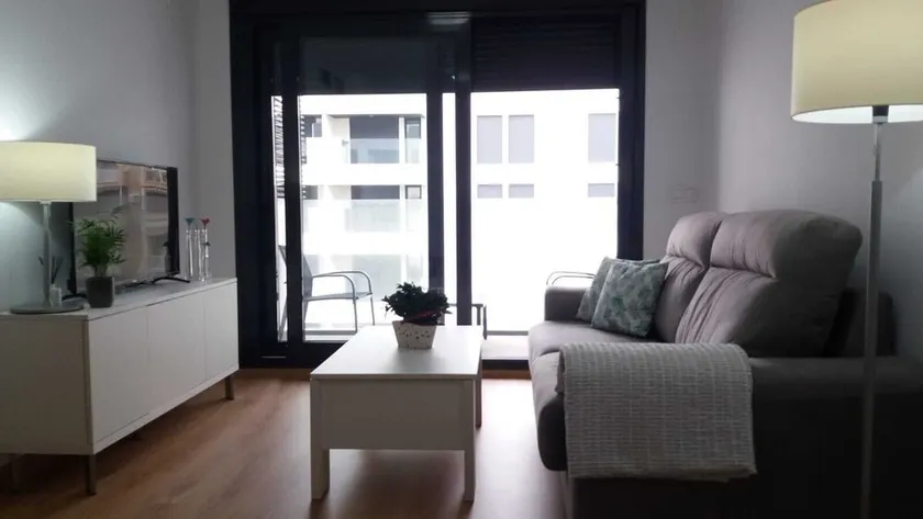 Apartment with air-con and parking place - Image 1