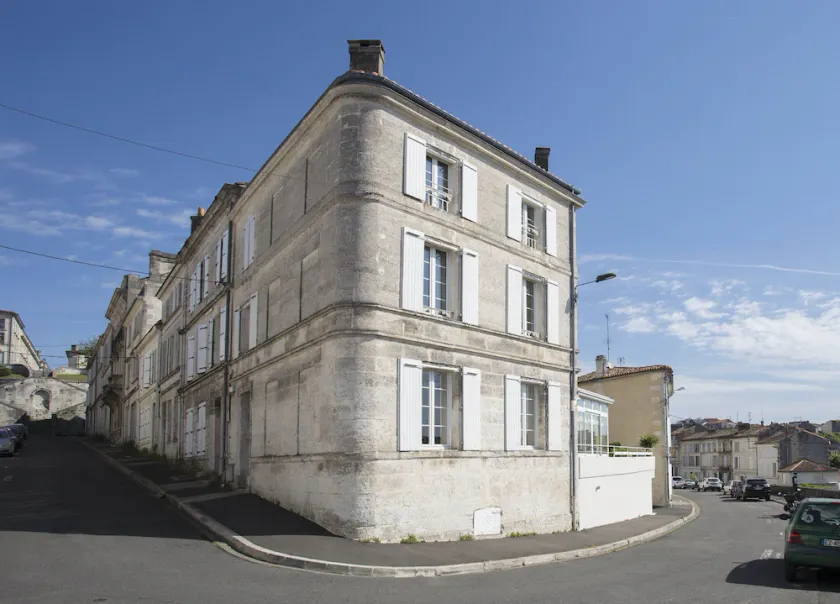 Maison 350 m Centre, Chambres Calmes, Spacieuses - Image 1