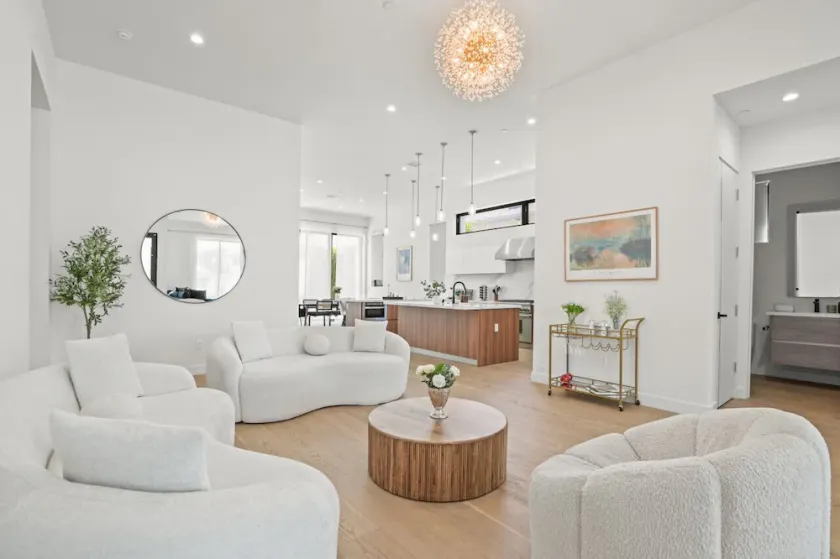New Lavish 3BR Family Home Mar Vista Pet OK - Image 1
