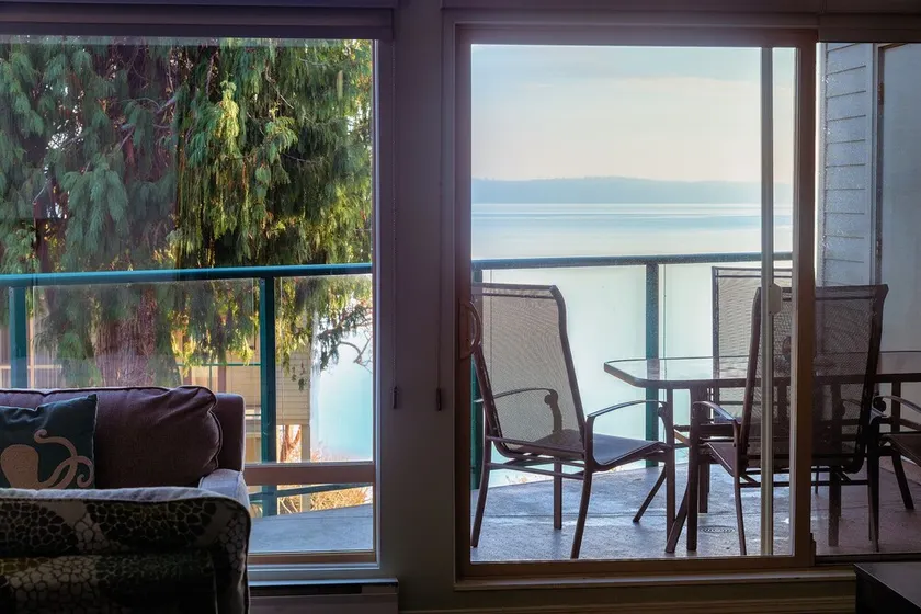 Oceanfront 2 bedroom Condo w/Stunning Views~Heated Pool/Hot Tub/Dock - Image 1