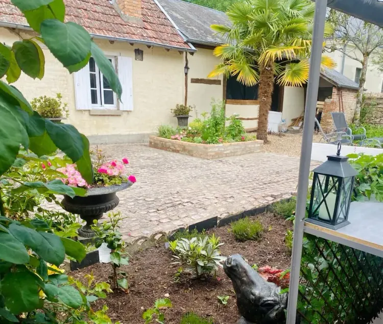 Charming village house with swimming pool in the heart of Sologne - Image 1