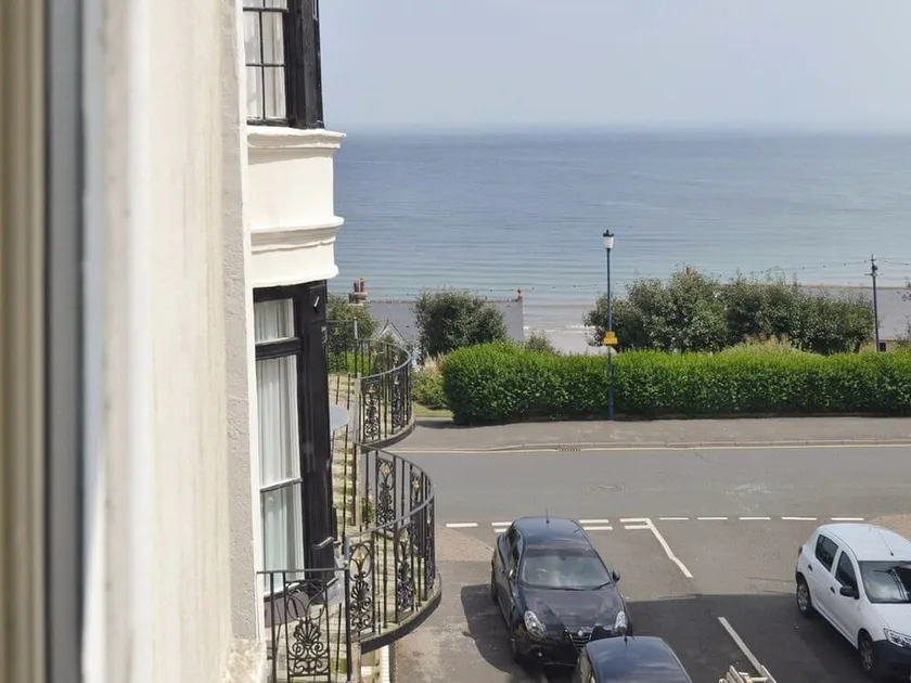 2 bedroom accommodation in Filey - Image 1