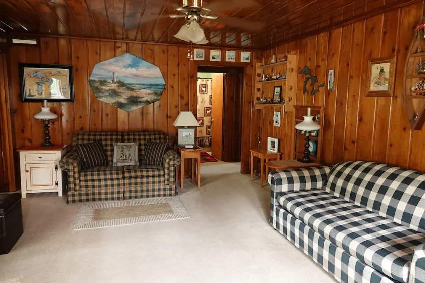 Feel of an \"Up North\" cottage with the convenience of in-town East Tawas - Image 1