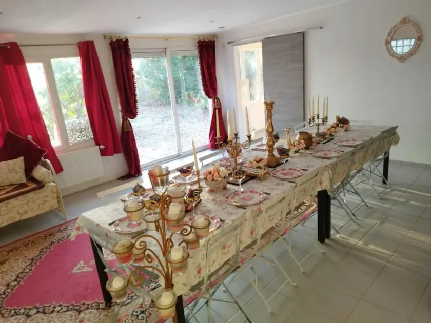 Jetset Parisian Holiday Home - Image 1