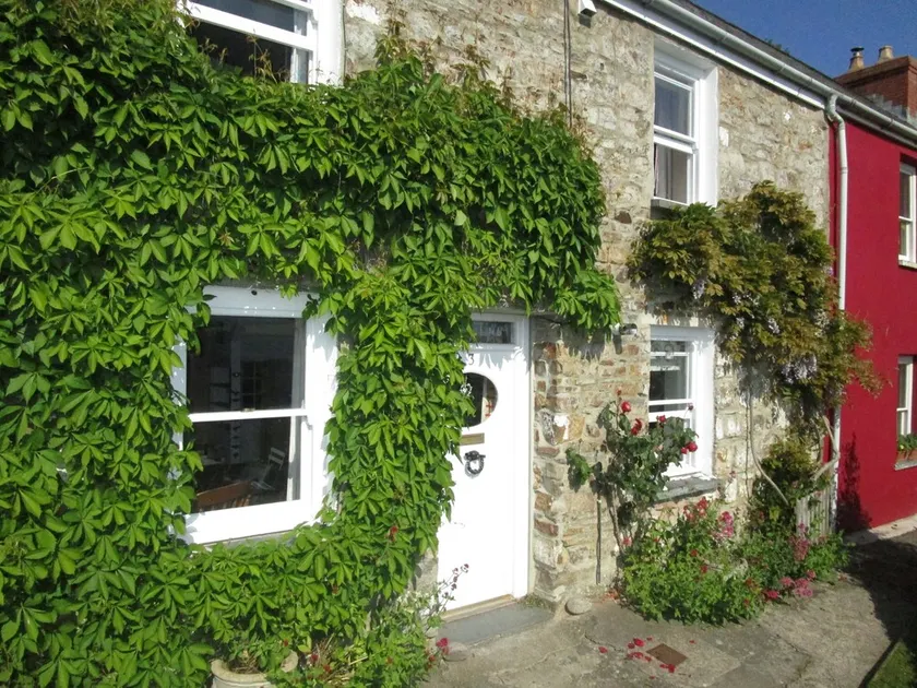 19th century cottage near the seaside with superb river views - Image 1