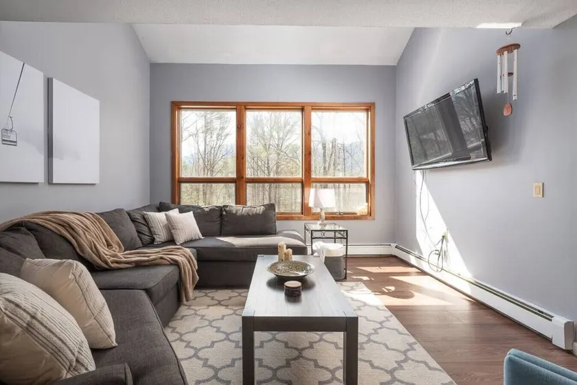 Private-Spacious-Hot Tub-King Bed-Games Room - Image 1
