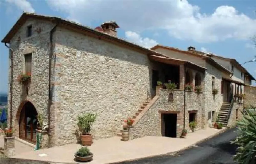 Private house on a farm - Image 1