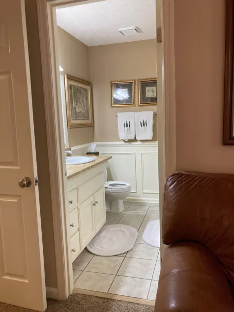 Classic City 3 bedroom 2 bath condo with deck close to UGA, Five Points, and Memorial Park in Athens - Image 1