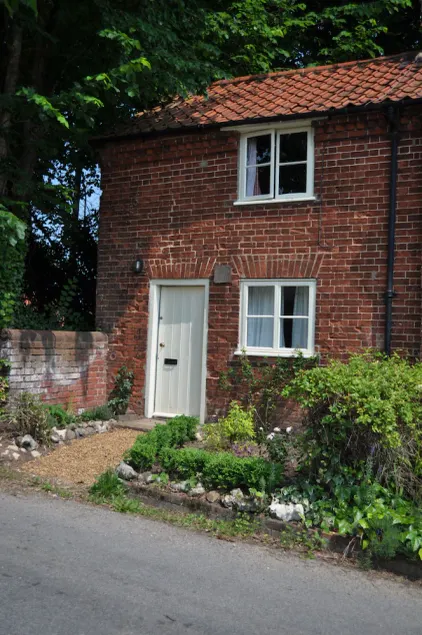 Cottage In Brampton (Near Aylsham), Norfolk - Image 1