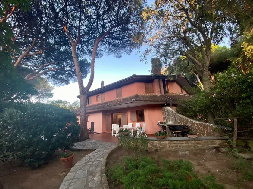 Villa Picci i tallskogen några meter från havet - Image 1