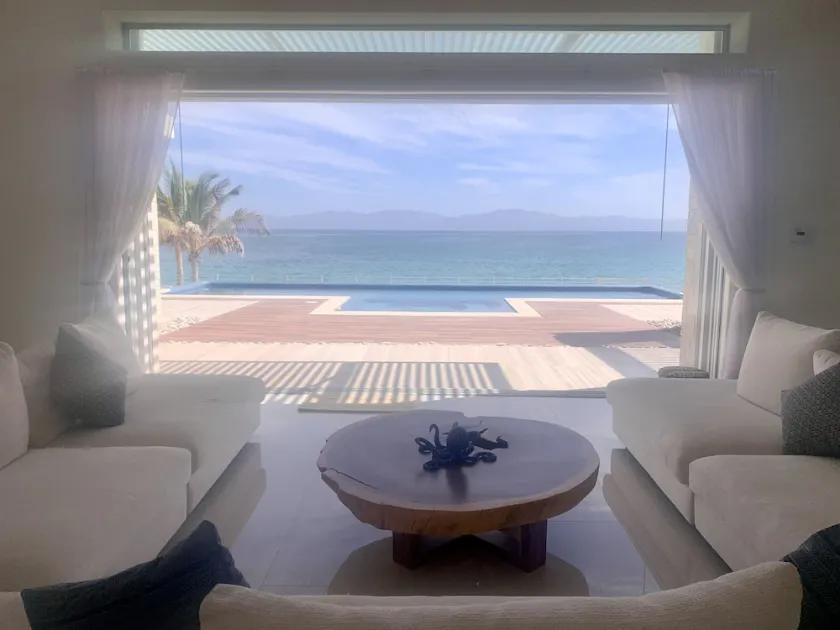 Modern beachfront house with pool - Image 1