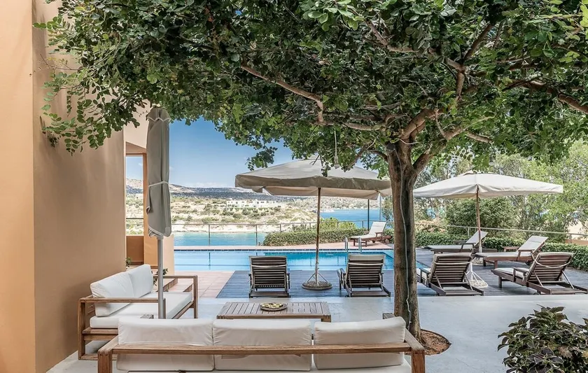 Chloe Seafront Villa - Image 1