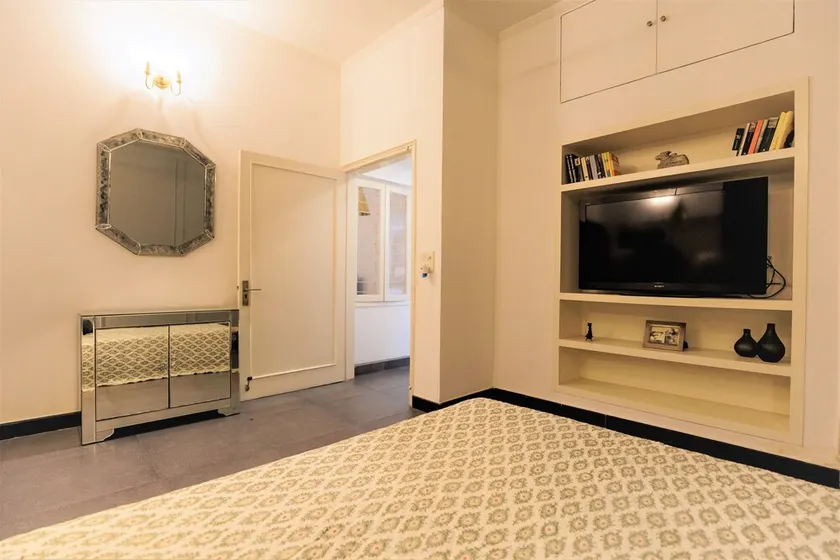 Luxury, comfortable and peaceful with free parking - Image 1