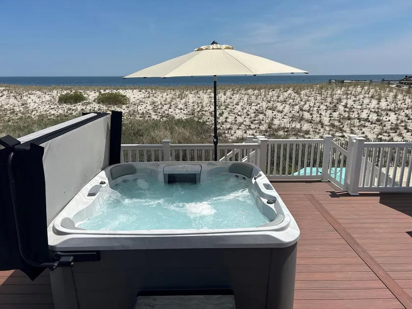 Ocean Front Beach House med udsigt. 3BR, 2Bath, 8 sovepladser, aircondition, WiFi, 8 badges - Image 1