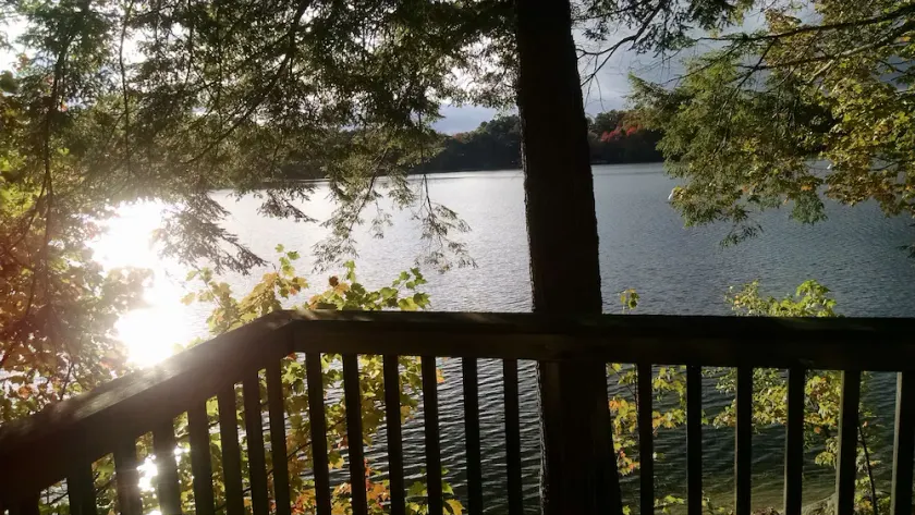 Natural Setting on Quiet Lake 1 hour from Portland, Newly installed internet - Image 1